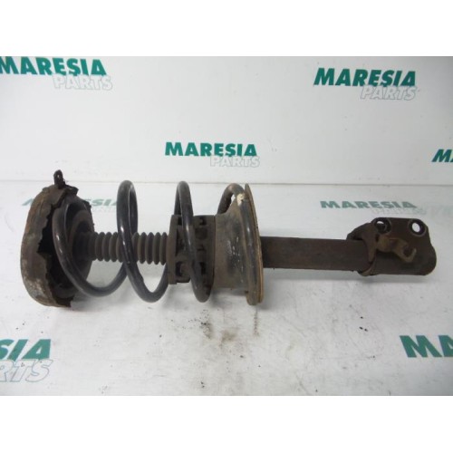 Renault - Megane Scenic - Front shock absorber rod, right