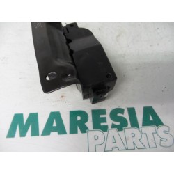 Peugeot - 206 - Tailgate lock mechanism