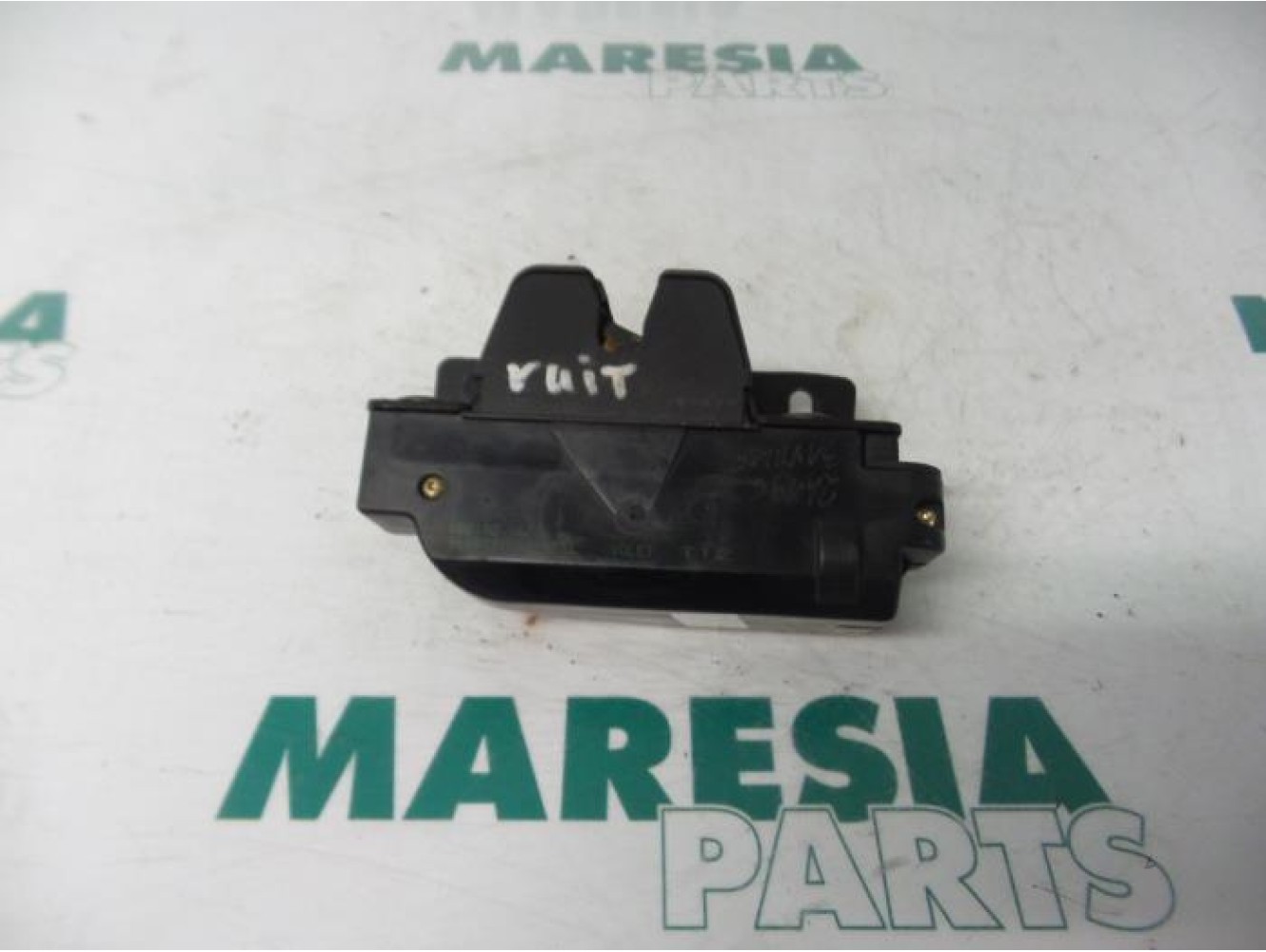 Peugeot - 206 - Tailgate lock mechanism