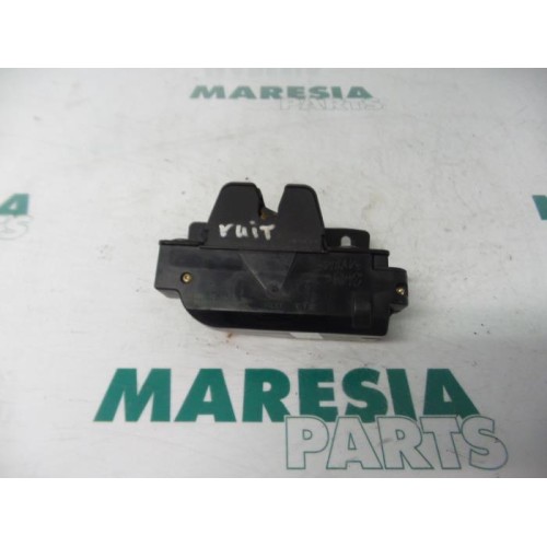 Peugeot - 206 - Tailgate lock mechanism