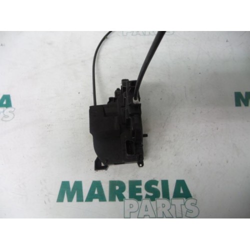 Renault - Clio - Rear door mechanism 4-door, right