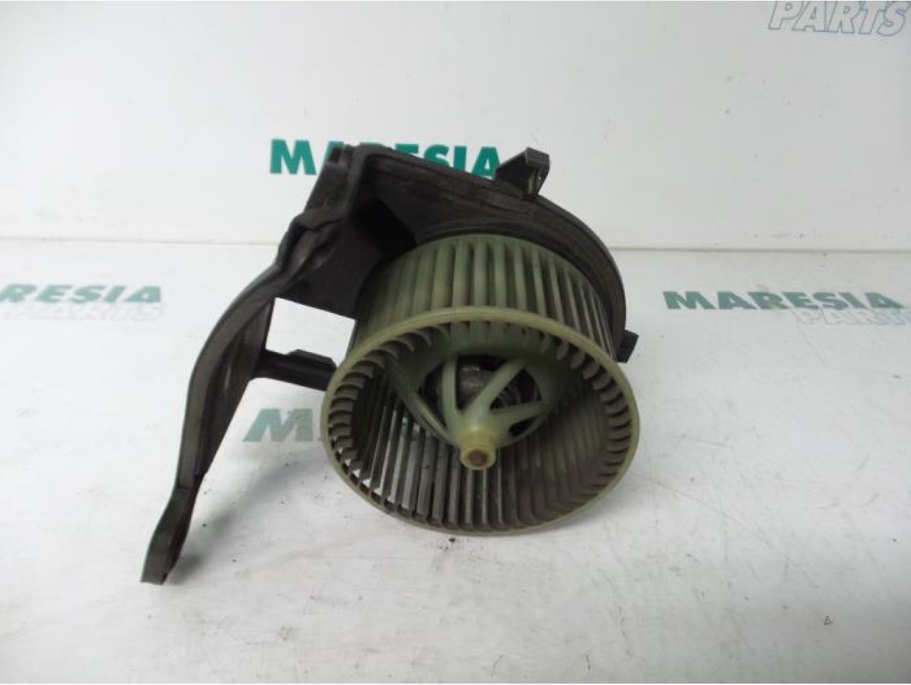 Renault - Clio - Heating and ventilation fan motor
