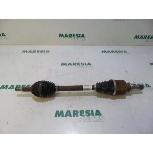 Renault - Clio - Front drive shaft, left