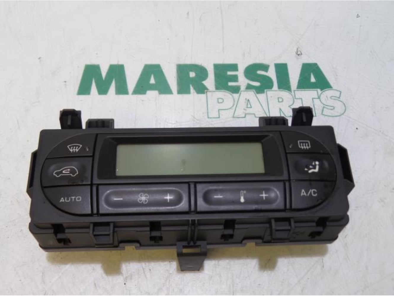 Peugeot - 1007 - Heater control panel