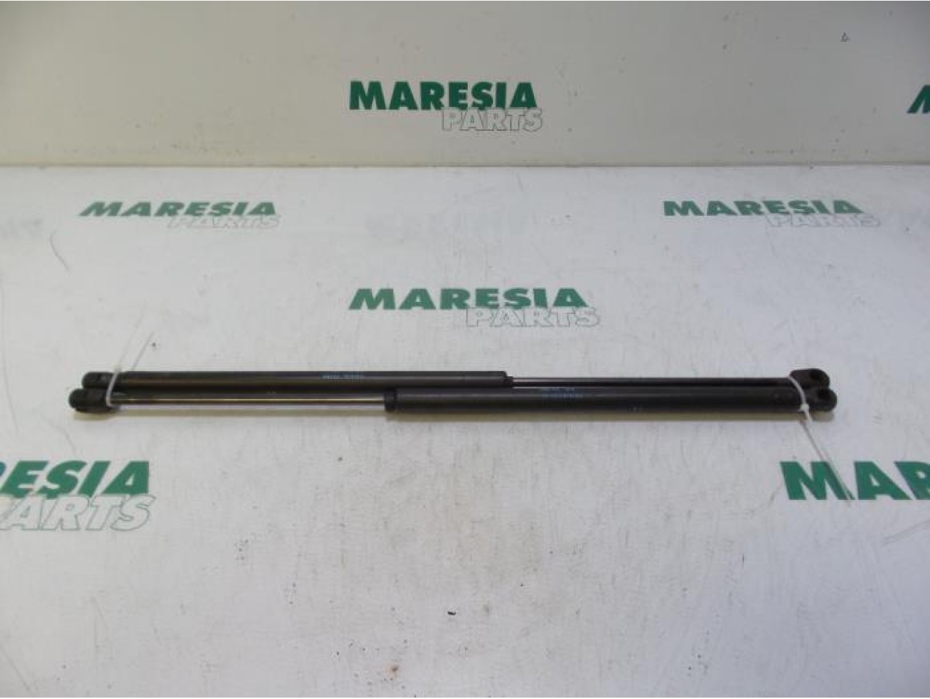 Peugeot - 1007 - Set of tailgate gas struts