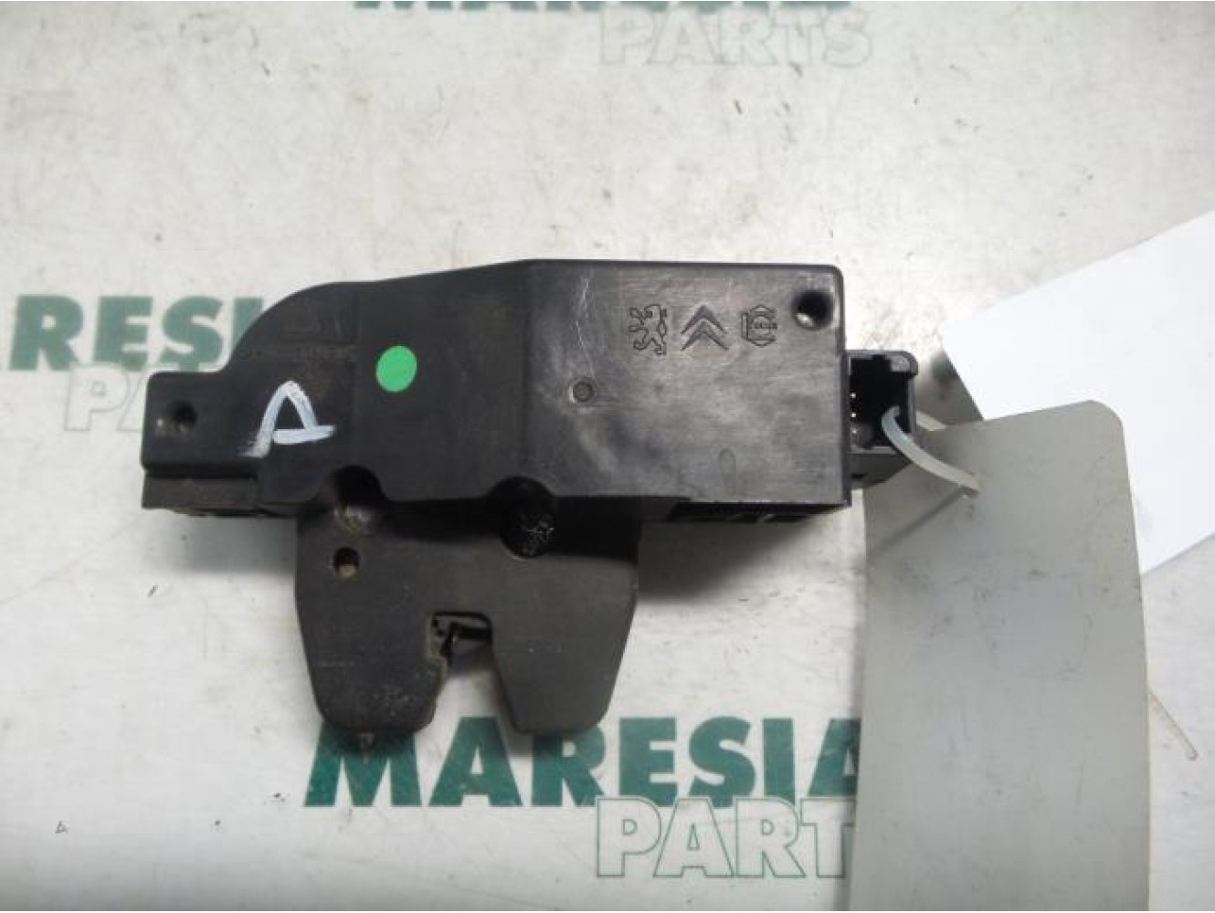 Peugeot - 307 - Tailgate lock mechanism