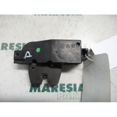 Peugeot - 307 - Tailgate lock mechanism