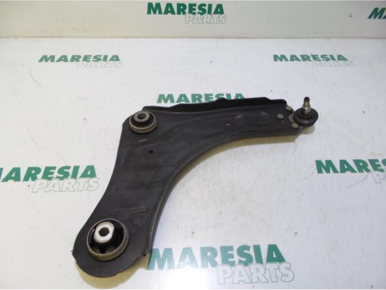 Renault - Fluence - Front lower wishbone, right