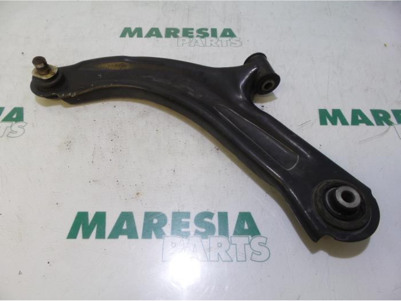 Renault - Clio - Front lower wishbone, left