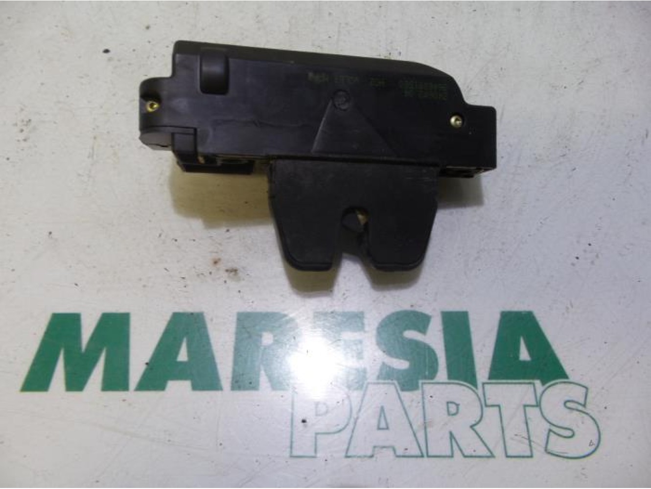 Peugeot - 206 - Tailgate lock mechanism