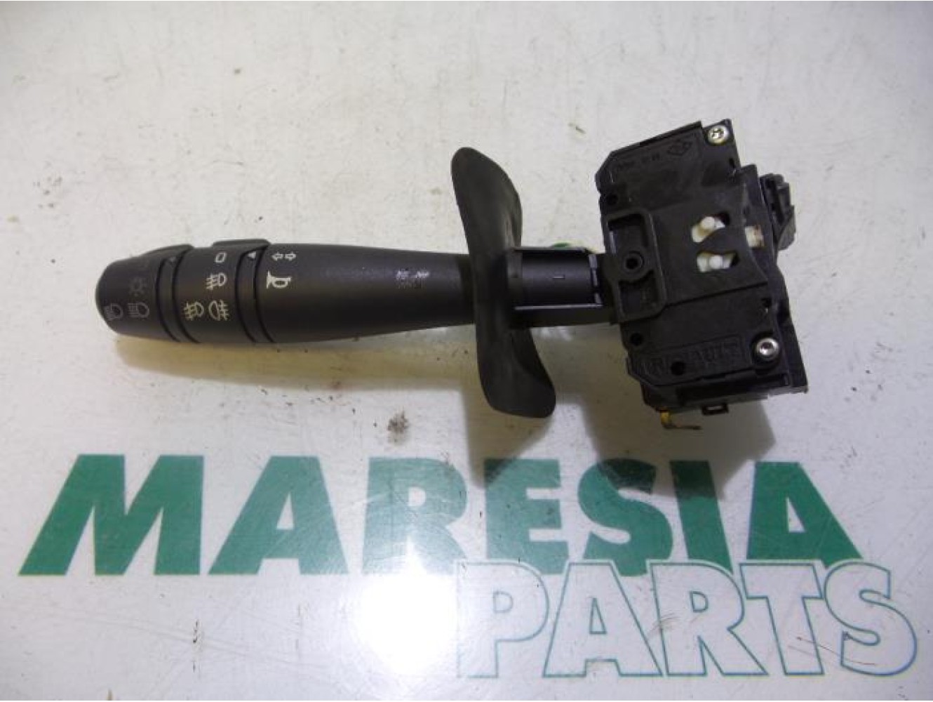 Renault - Clio - Indicator switch