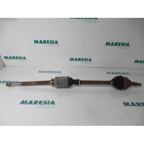 Renault - Trafic - Front drive shaft, right