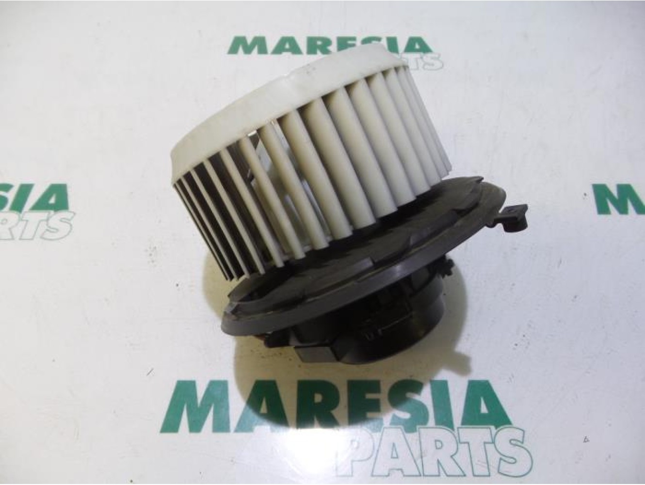 Alfa Romeo - 147 - Heating and ventilation fan motor