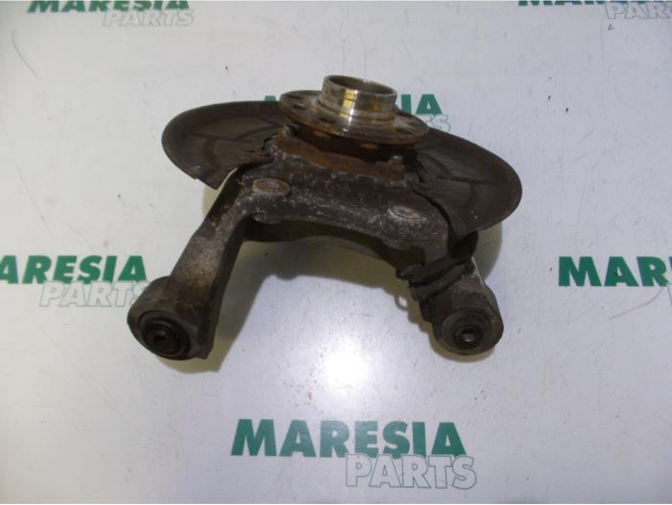 Alfa Romeo - 159 - Fusee links-achter