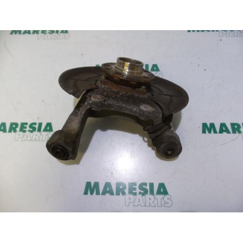 Alfa Romeo - 159 - Fusee links-achter