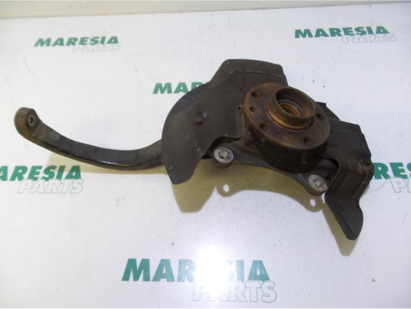 Alfa Romeo - 159 - Fusee links-voor