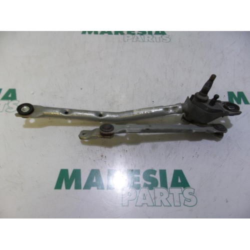 Peugeot - 107 - Wiper mechanism