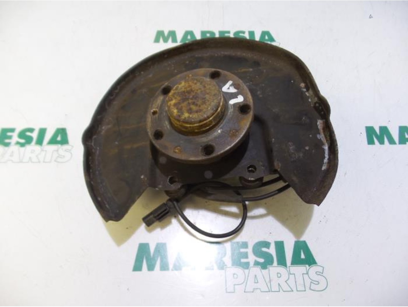 Alfa Romeo - 156 - Fusee links-achter