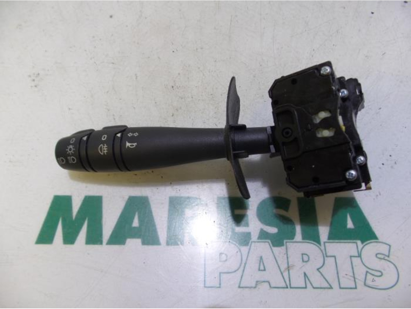 Renault - Clio - Indicator switch