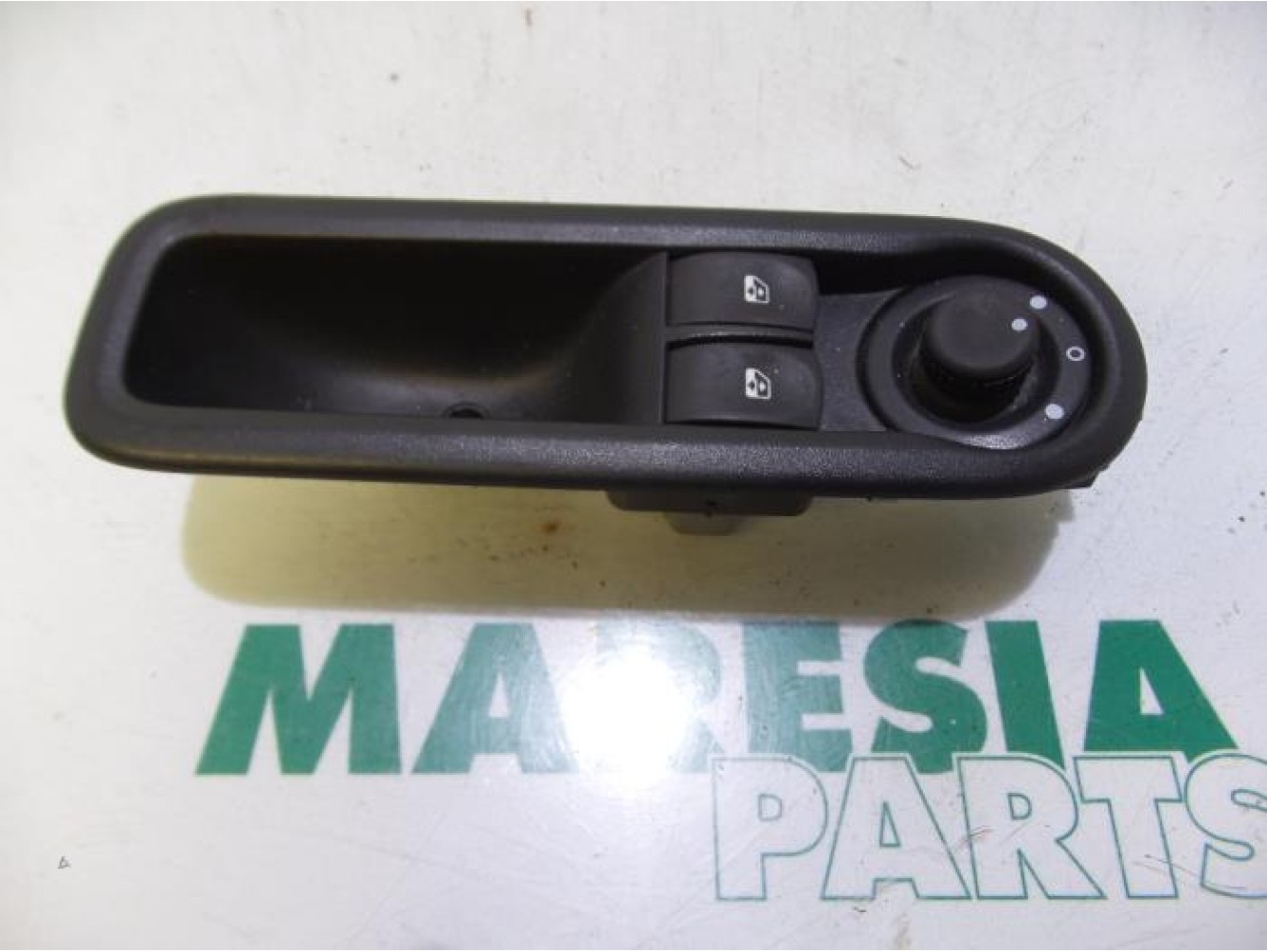 Renault - Twingo - Multi-functional window switch
