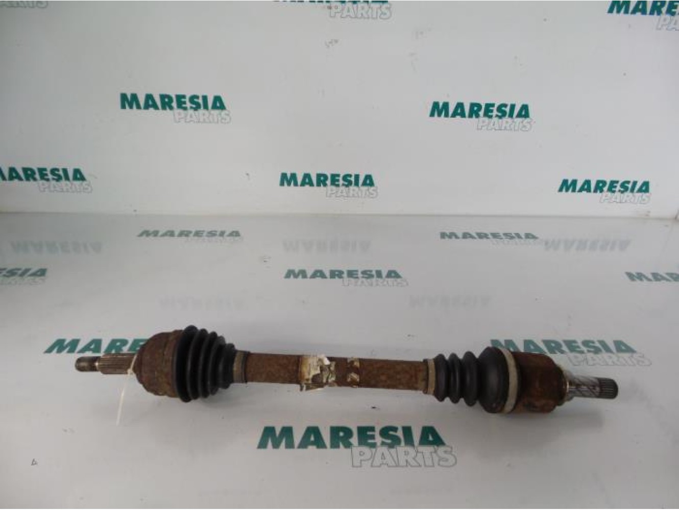 Renault - Megane Scenic - Aandrijfas links-voor