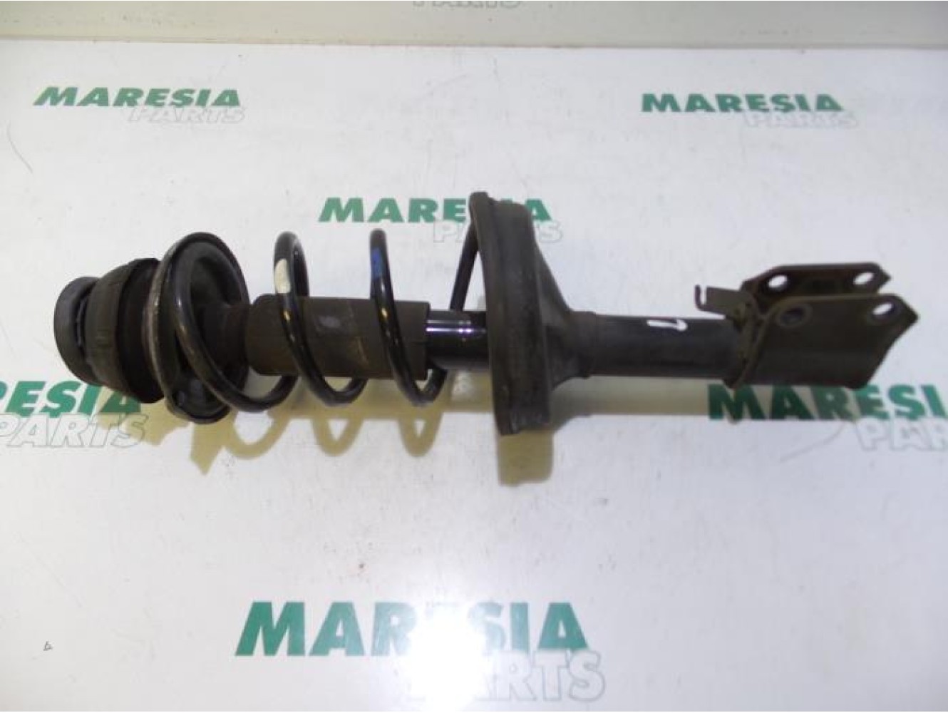 Renault - Twingo - Front shock absorber rod, left