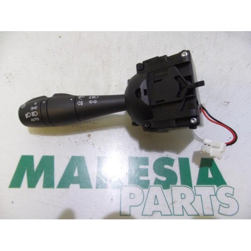 Renault - Captur - Indicator switch
