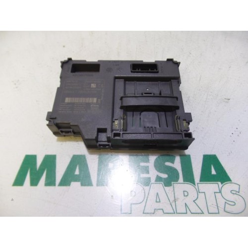 Renault - Captur - Card reader (lock)