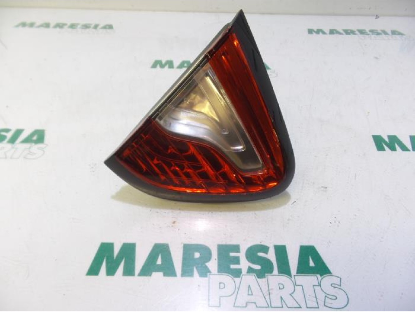 Renault - Captur - Taillight, left