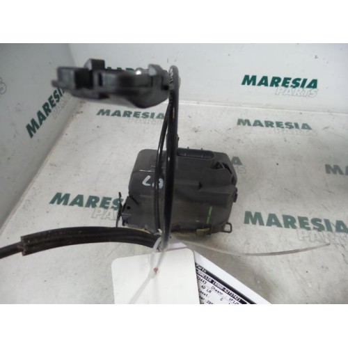 Renault - Megane Scenic - Rear door lock mechanism 4-door, left