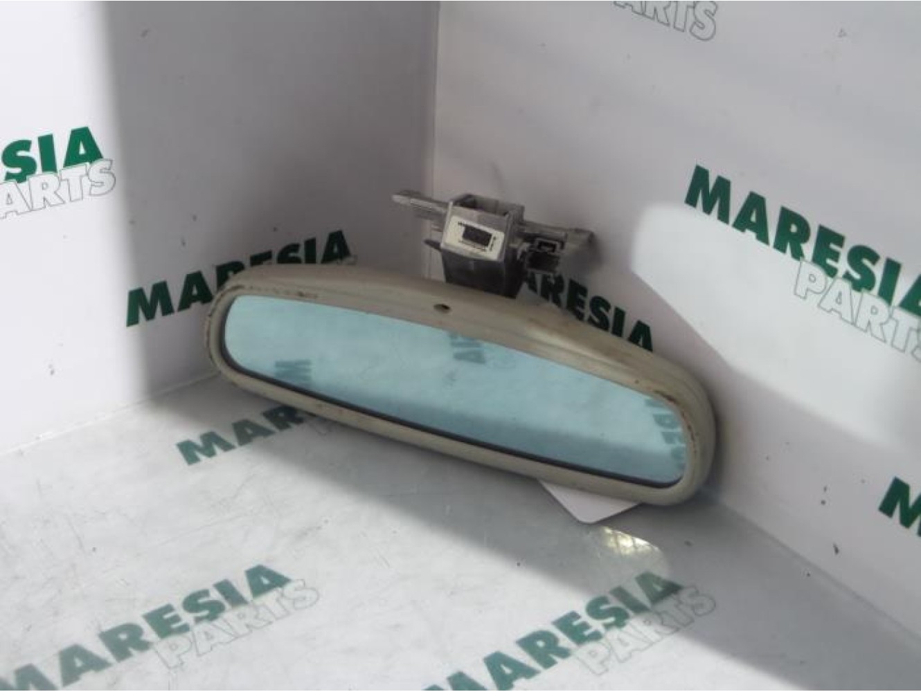 Renault - Megane Scenic - Rear view mirror