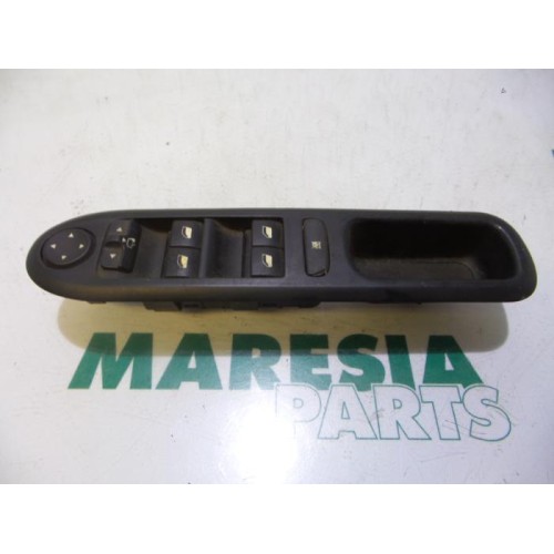 Peugeot - 407 - Multi-functional window switch