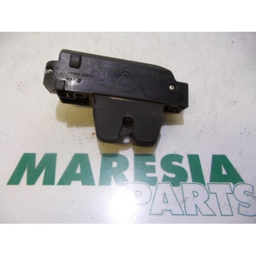Peugeot - 407 - Tailgate lock mechanism