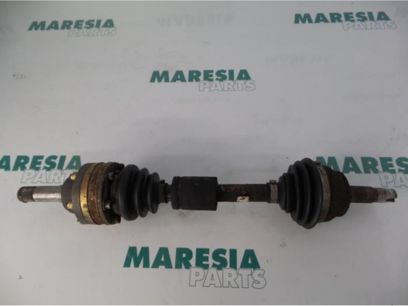 Alfa Romeo - 147 - Aandrijfas links-voor