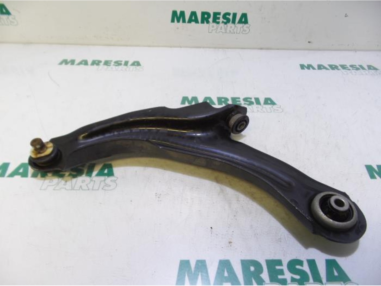 Renault - Clio - Front lower wishbone, left