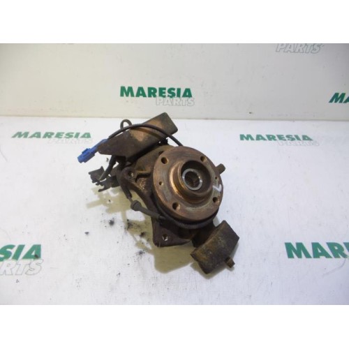 Citroen - C5 - Fusee links-voor