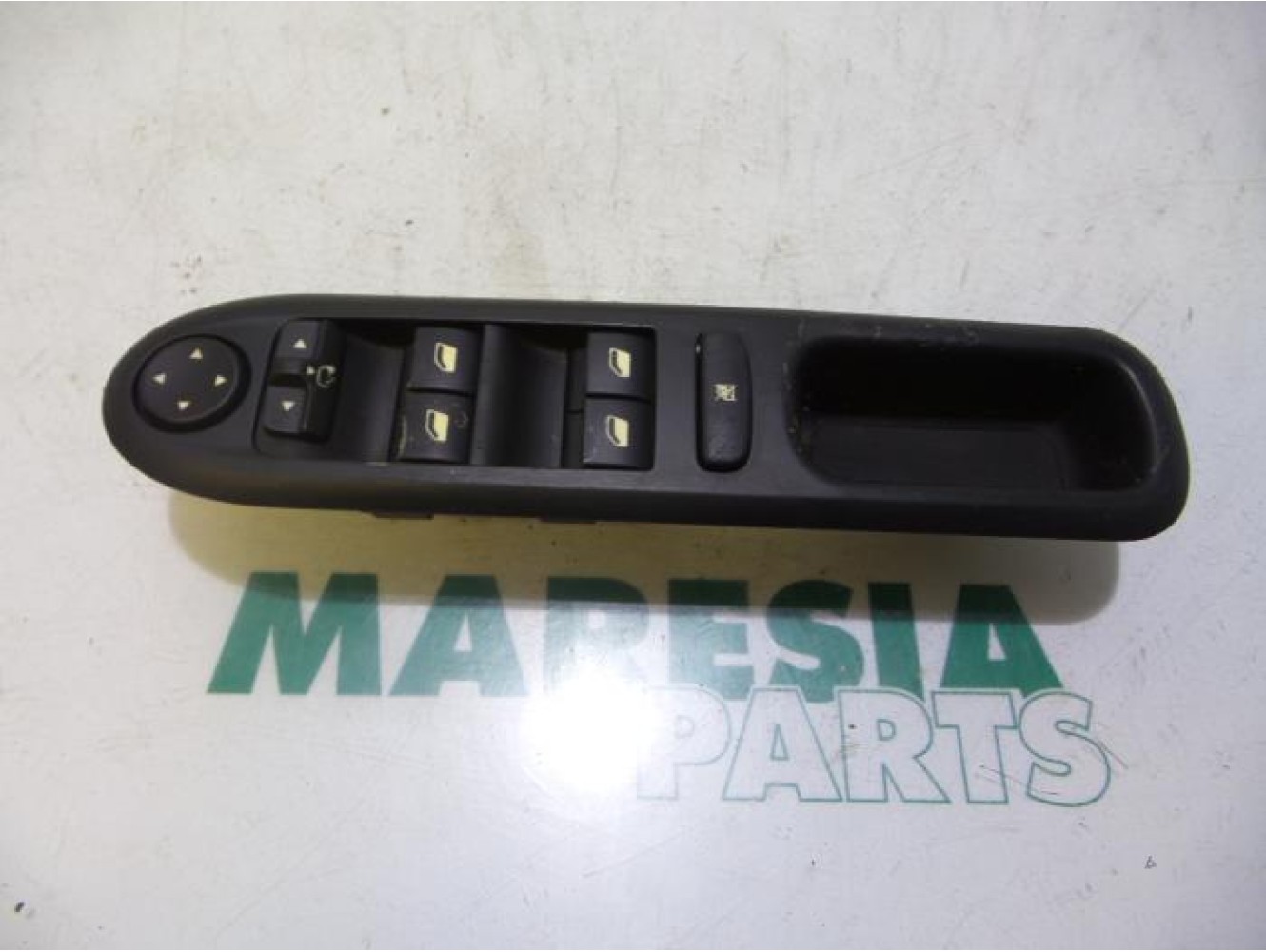 Peugeot - 407 - Multi-functional window switch
