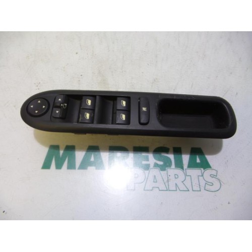 Peugeot - 407 - Multi-functional window switch