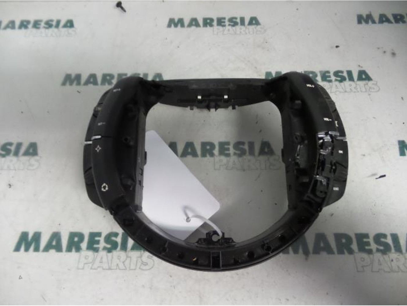 Citroen - C4 Picasso - Steering wheel mounted radio control