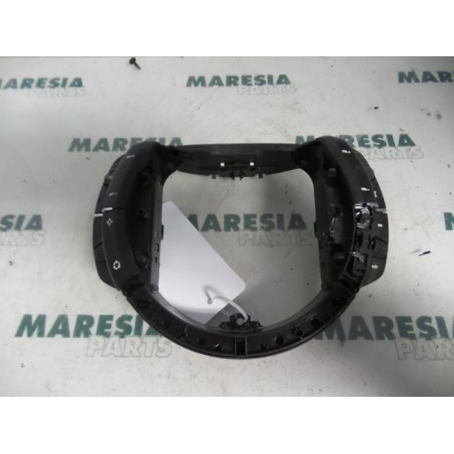 Citroen - C4 Picasso - Steering wheel mounted radio control