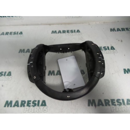 Citroen - C4 Picasso - Steering wheel mounted radio control