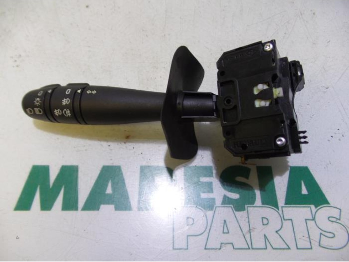 Renault - Clio - Indicator switch