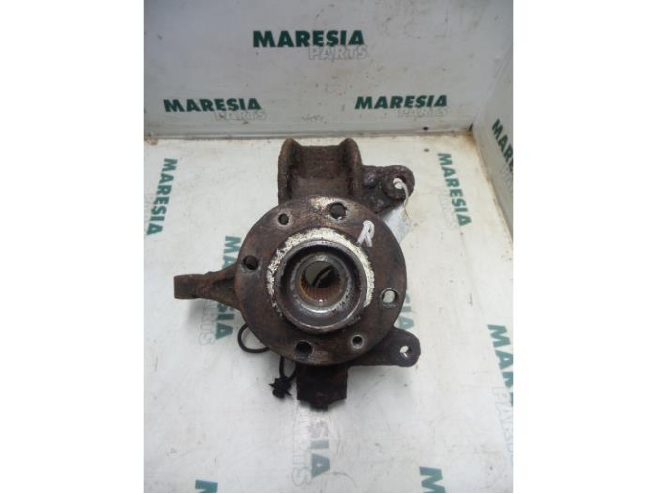 Renault - Megane - Knuckle, front right