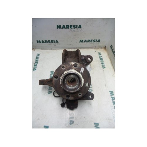 Renault - Megane - Knuckle, front right