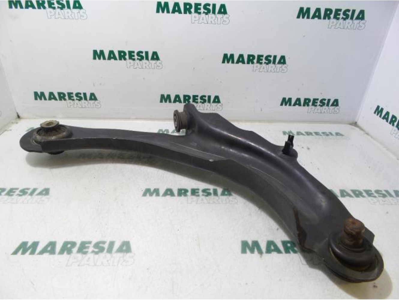 Renault - Megane - Front lower wishbone, right