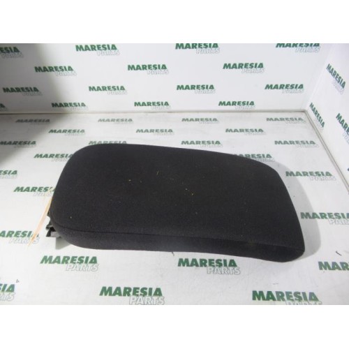Renault - Megane - Armrest