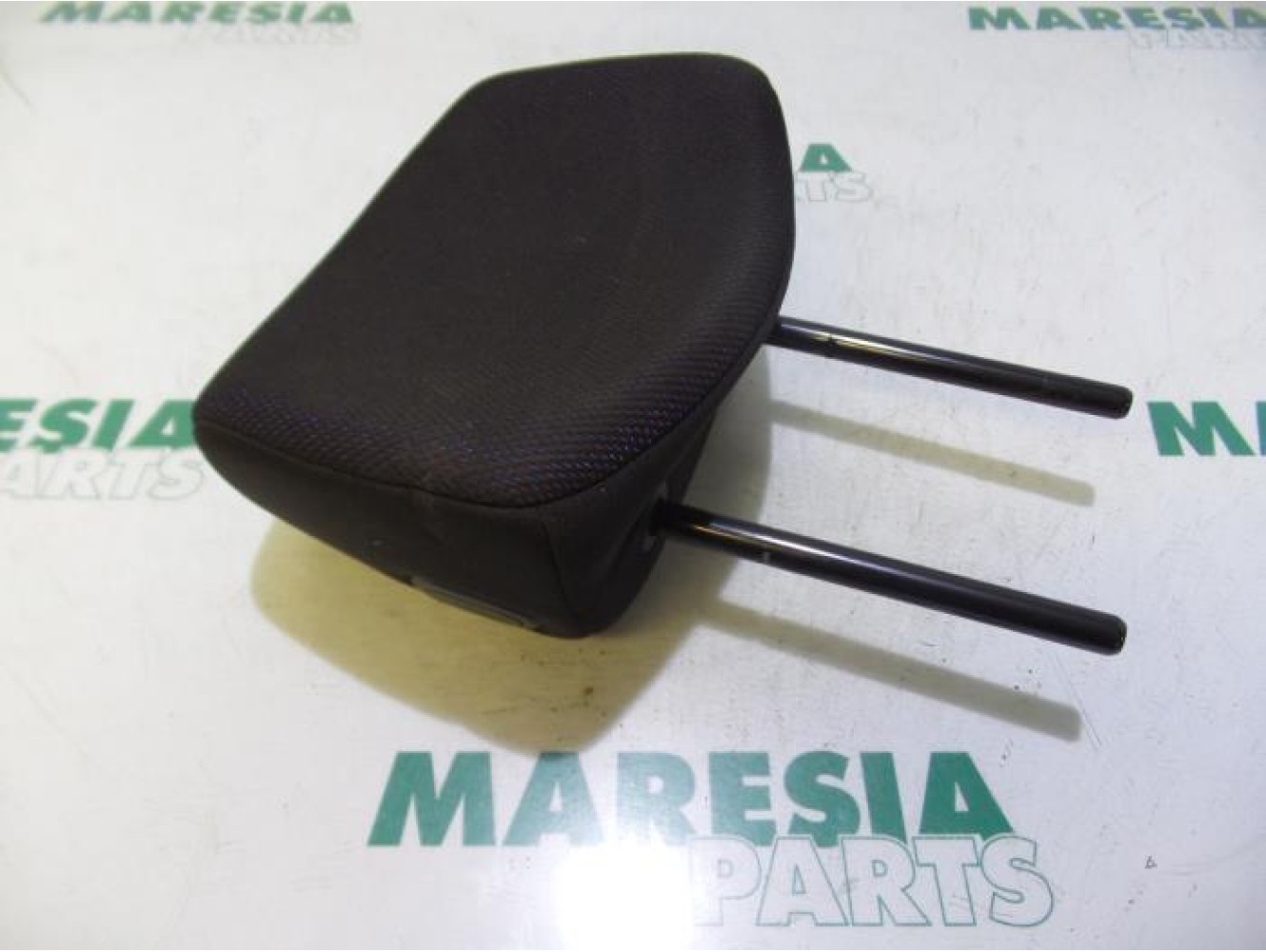 Renault - Clio - Headrest
