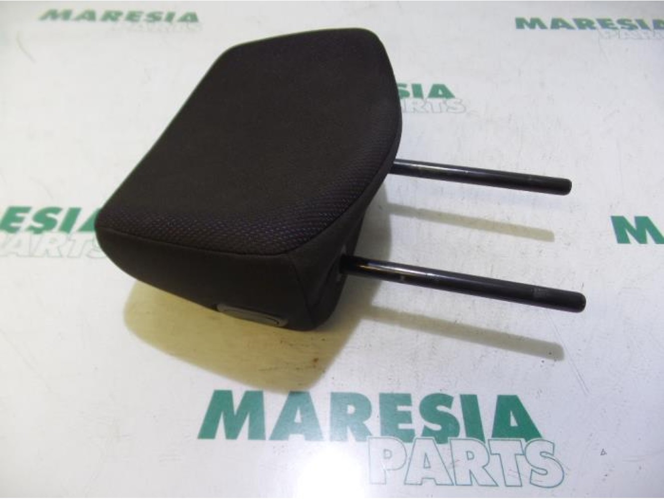 Renault - Clio - Headrest