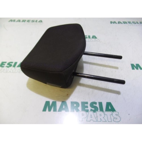 Renault - Clio - Headrest