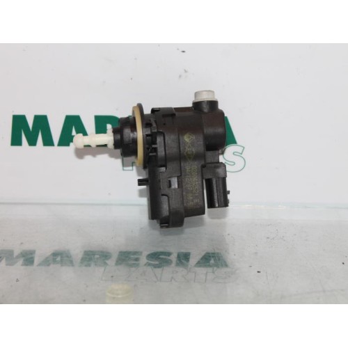 Renault - Clio - Headlight motor